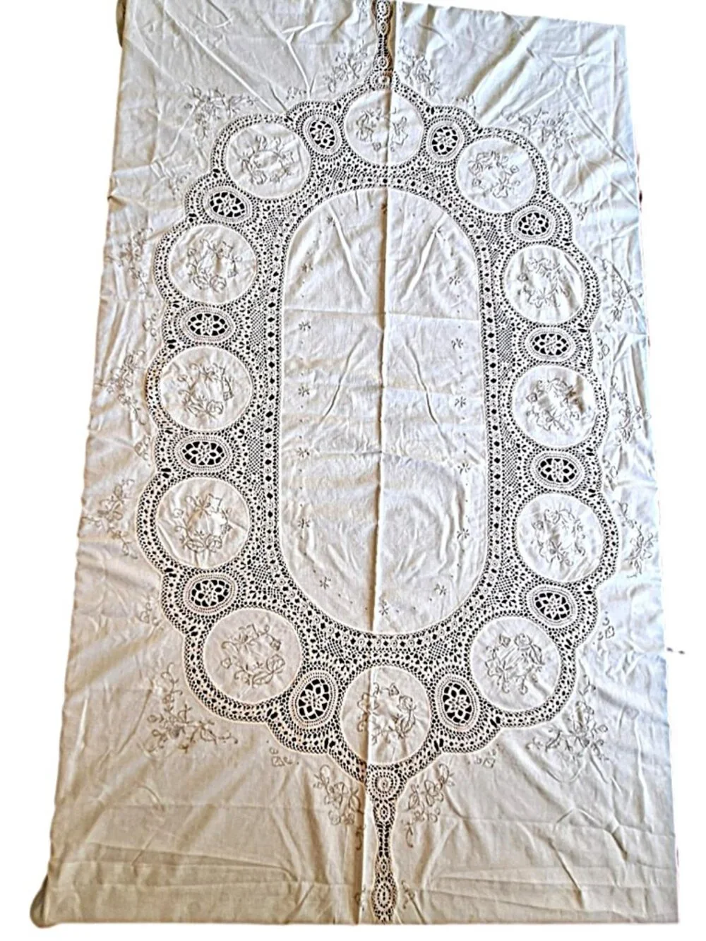 Vintage Oval Crocheted Maderia Style Lace Cutwork Tablecloth 62”x75”